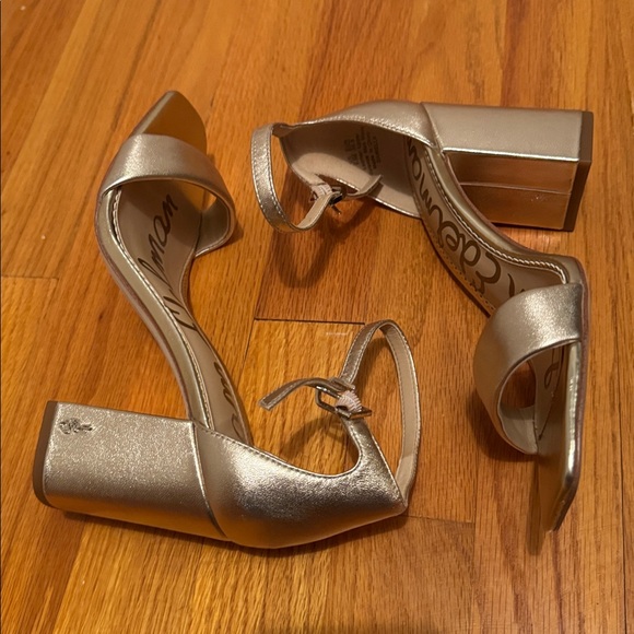 *WORN ONCE* Sam Edelman Daniella Block Heel Sandal in Gold Metallic Leather - Picture 2 of 7